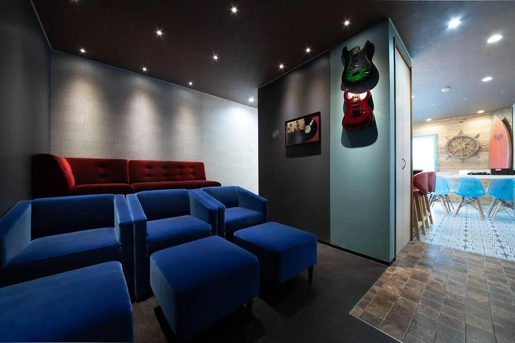 Контакты The Beehive Otaru